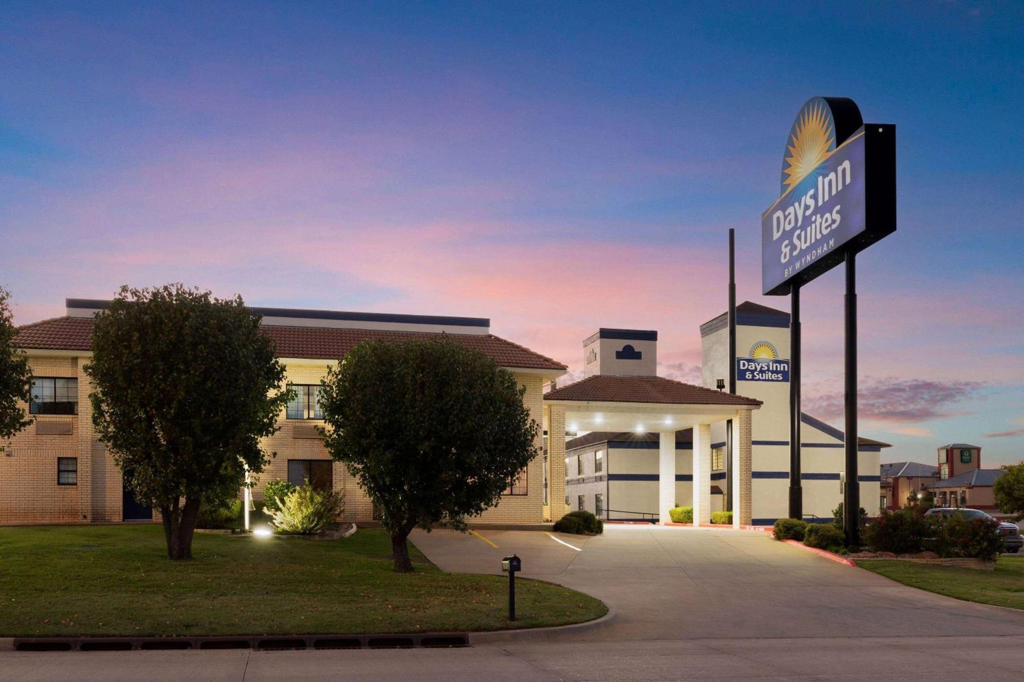 Days Inn By Wyndham Oklahoma City Exterior photo